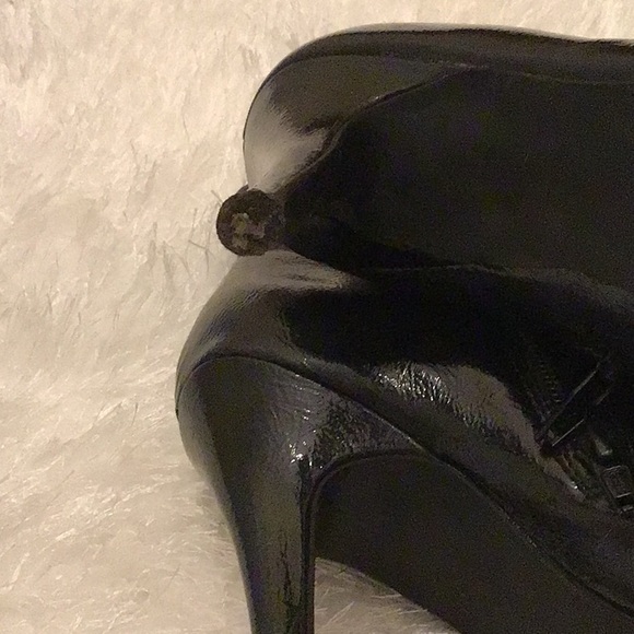 Black peep toe bootie by Carlos Santana - Picture 3 of 6